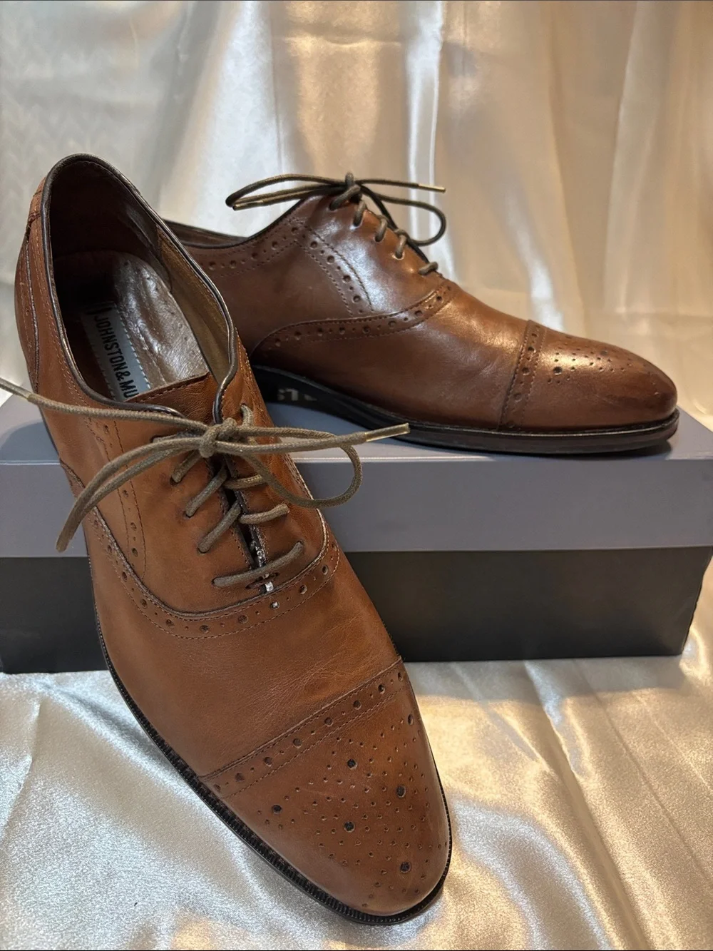 Johnston & Murphy Men's Mahogany Calfskin Leather Brogue Oxford